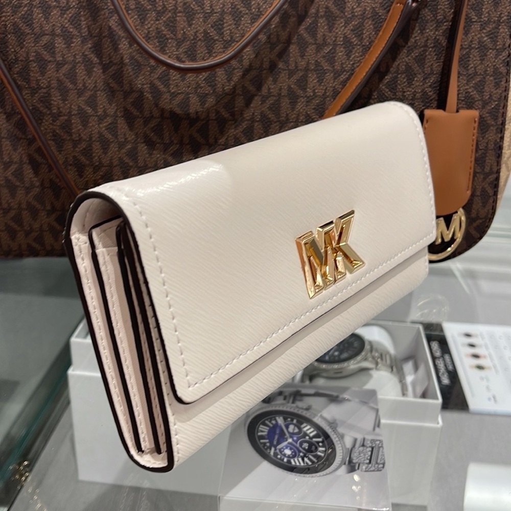Michael Kors Mimi Large Saffiano Leather Bi-Fold Continental Wallet
Optic White - Picture 12 of 16